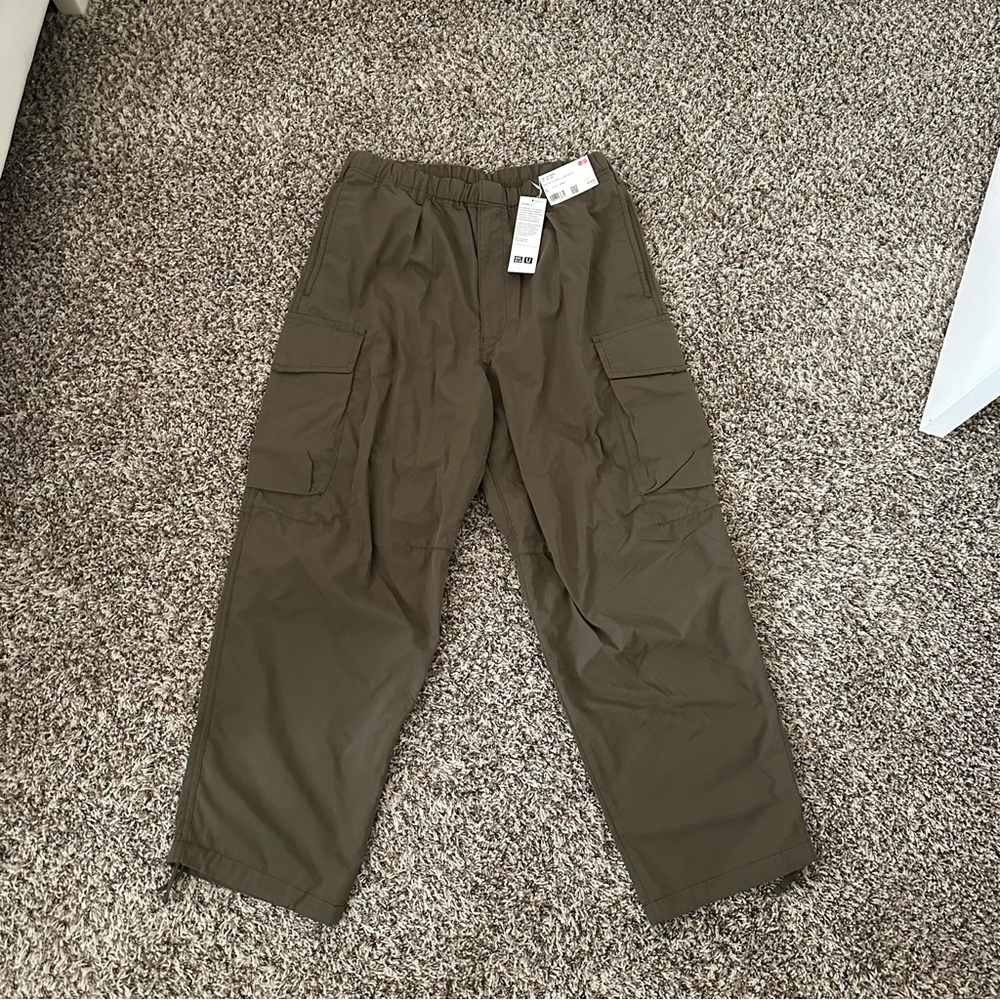 NWT Uniqlo Olive Cargo Pants | Men's size L (34 waist)